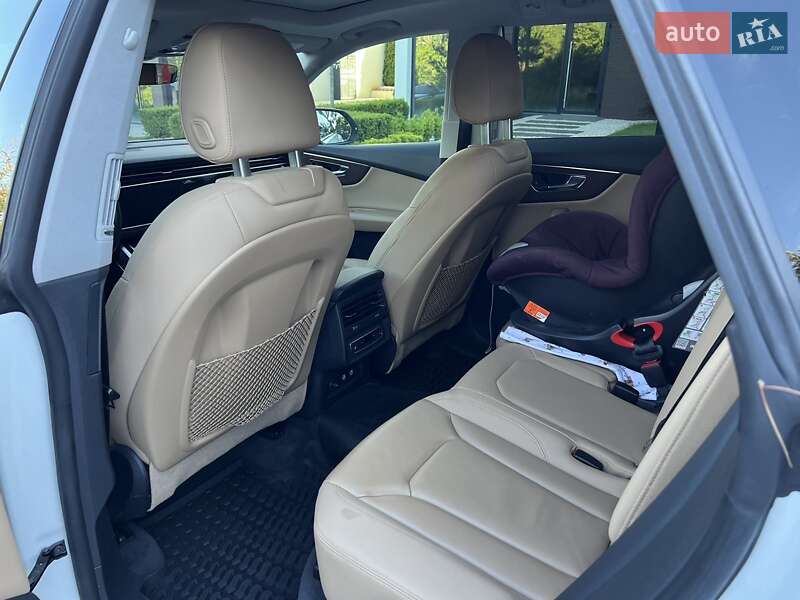 Внедорожник / Кроссовер Audi Q8 2019 в Ужгороде