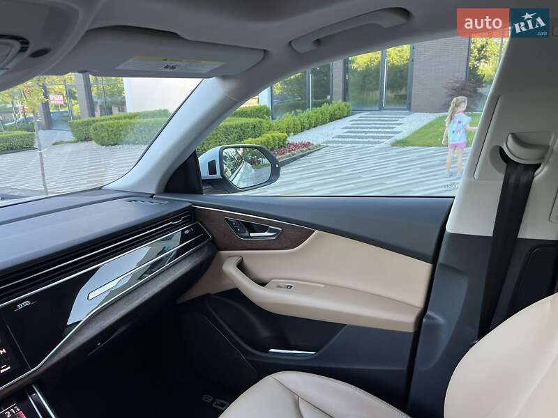 Внедорожник / Кроссовер Audi Q8 2019 в Ужгороде