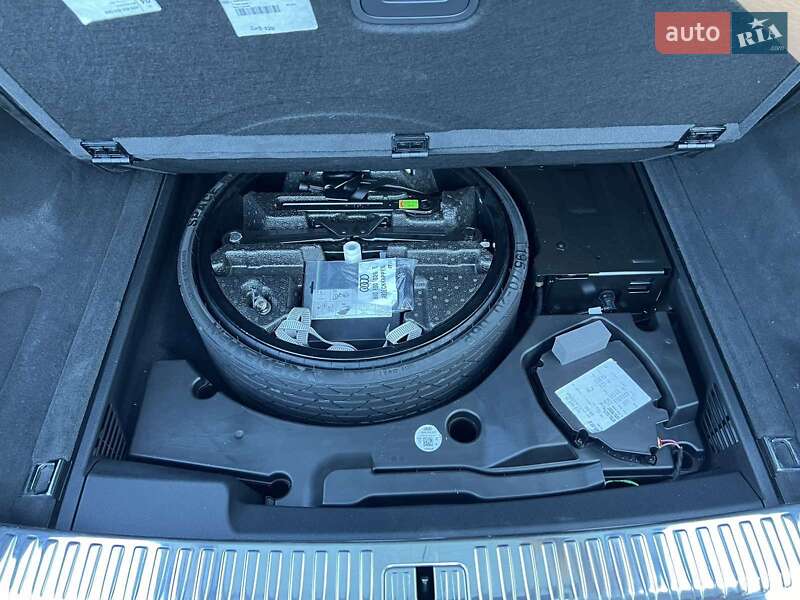 Внедорожник / Кроссовер Audi Q8 2019 в Ужгороде