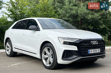 Позашляховик / Кросовер Audi Q8 2020 в 