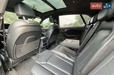 Позашляховик / Кросовер Audi Q8 2020 в 