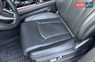 Внедорожник / Кроссовер Audi Q8 2018 в 