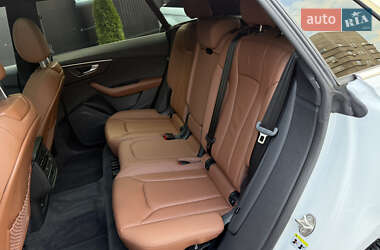 Внедорожник / Кроссовер Audi Q8 2023 в 