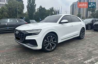 Внедорожник / Кроссовер Audi Q8 2021 в 