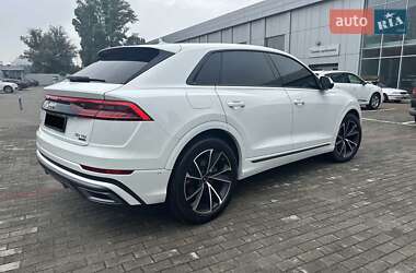 Внедорожник / Кроссовер Audi Q8 2021 в 