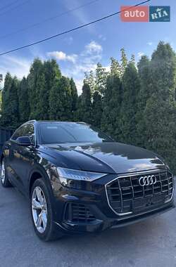 Внедорожник / Кроссовер Audi Q8 2021 в 