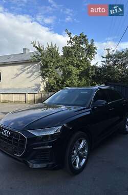 Внедорожник / Кроссовер Audi Q8 2021 в 