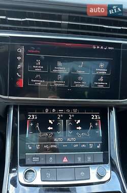 Внедорожник / Кроссовер Audi Q8 2021 в 