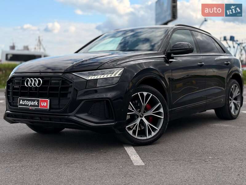 Внедорожник / Кроссовер Audi Q8 2021 в 