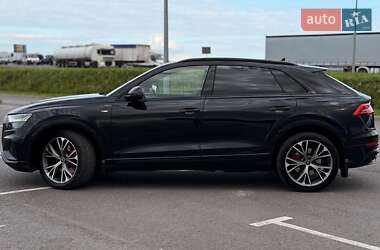 Внедорожник / Кроссовер Audi Q8 2021 в 