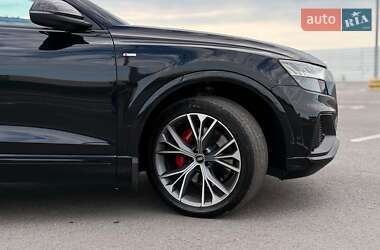 Внедорожник / Кроссовер Audi Q8 2021 в 