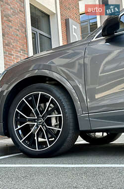 Внедорожник / Кроссовер Audi Q8 2019 в 