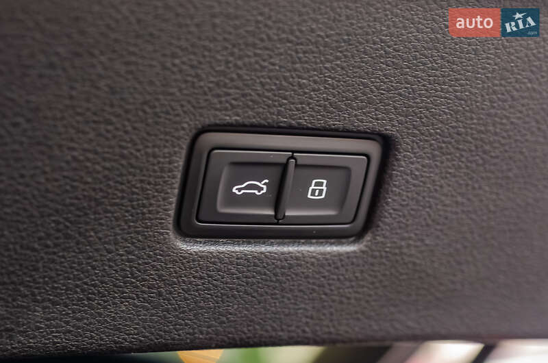 Внедорожник / Кроссовер Audi Q8 2019 в Киеве
