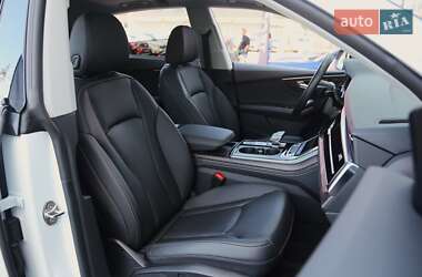 Внедорожник / Кроссовер Audi Q8 2022 в 