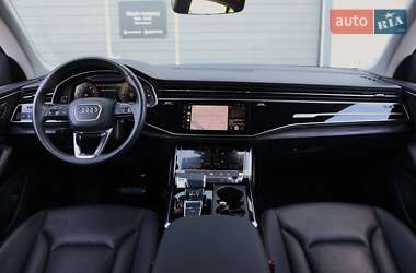 Внедорожник / Кроссовер Audi Q8 2022 в 