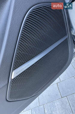 Внедорожник / Кроссовер Audi Q8 2023 в 