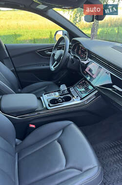 Внедорожник / Кроссовер Audi Q8 2023 в 