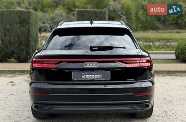Внедорожник / Кроссовер Audi Q8 2021 в 