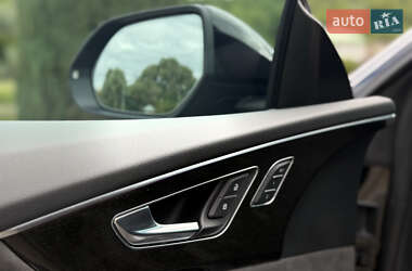 Внедорожник / Кроссовер Audi Q8 2021 в 