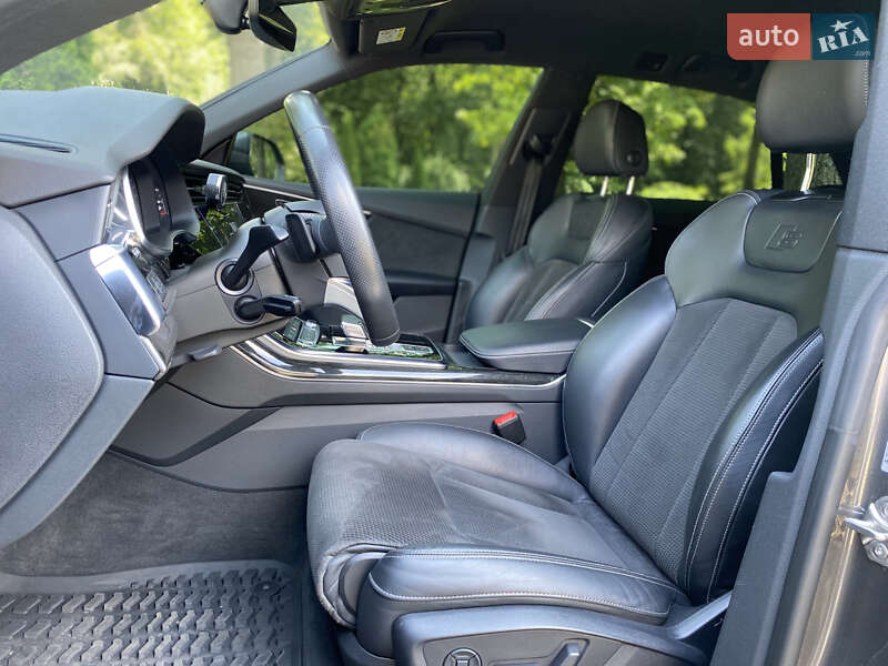 Внедорожник / Кроссовер Audi Q8 2020 в Киеве