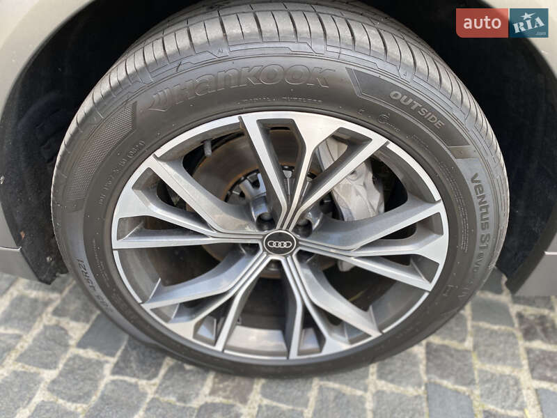 Внедорожник / Кроссовер Audi Q8 2020 в Киеве