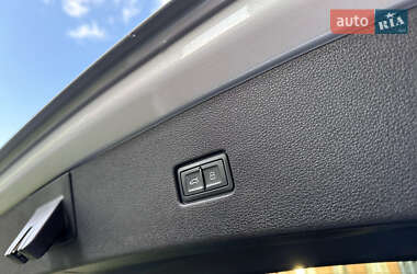 Внедорожник / Кроссовер Audi Q8 2022 в 