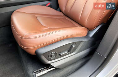 Внедорожник / Кроссовер Audi Q8 2022 в 