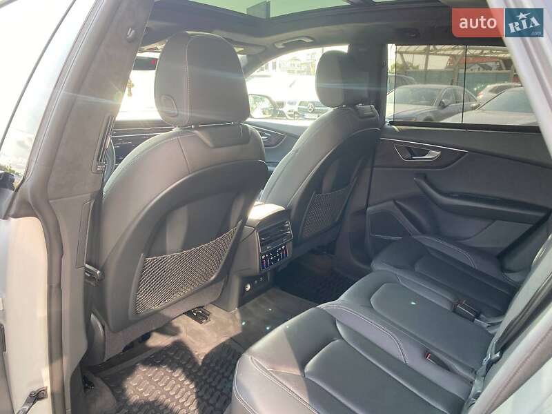 Внедорожник / Кроссовер Audi Q8 2021 в Львове