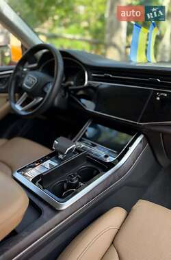 Внедорожник / Кроссовер Audi Q8 2019 в 