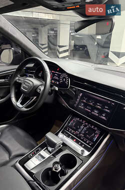 Внедорожник / Кроссовер Audi Q8 2018 в 