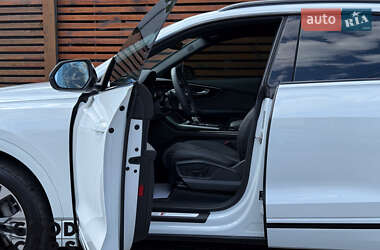 Внедорожник / Кроссовер Audi Q8 2024 в 