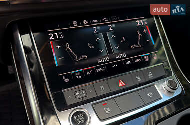 Внедорожник / Кроссовер Audi Q8 2021 в 