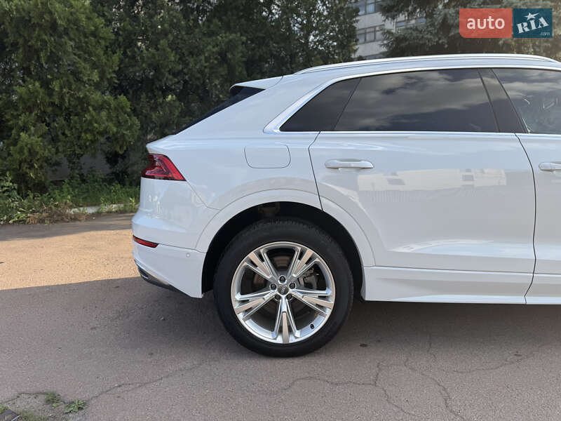Внедорожник / Кроссовер Audi Q8 2018 в Киеве
