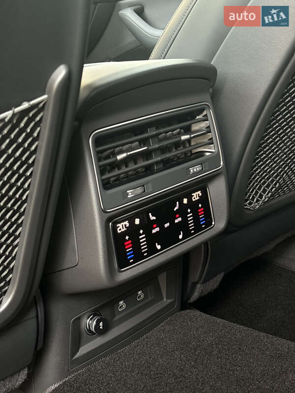 Внедорожник / Кроссовер Audi Q8 2023 в Львове