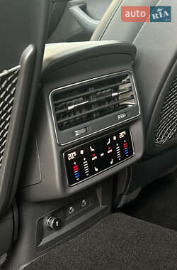 Внедорожник / Кроссовер Audi Q8 2023 в 