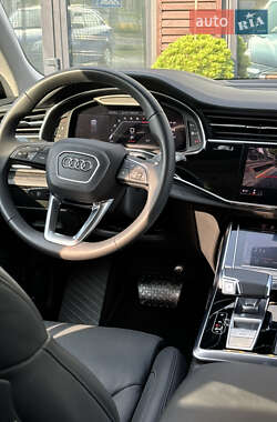 Внедорожник / Кроссовер Audi Q8 2023 в 