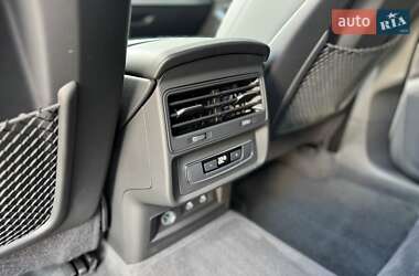 Внедорожник / Кроссовер Audi Q8 2023 в 