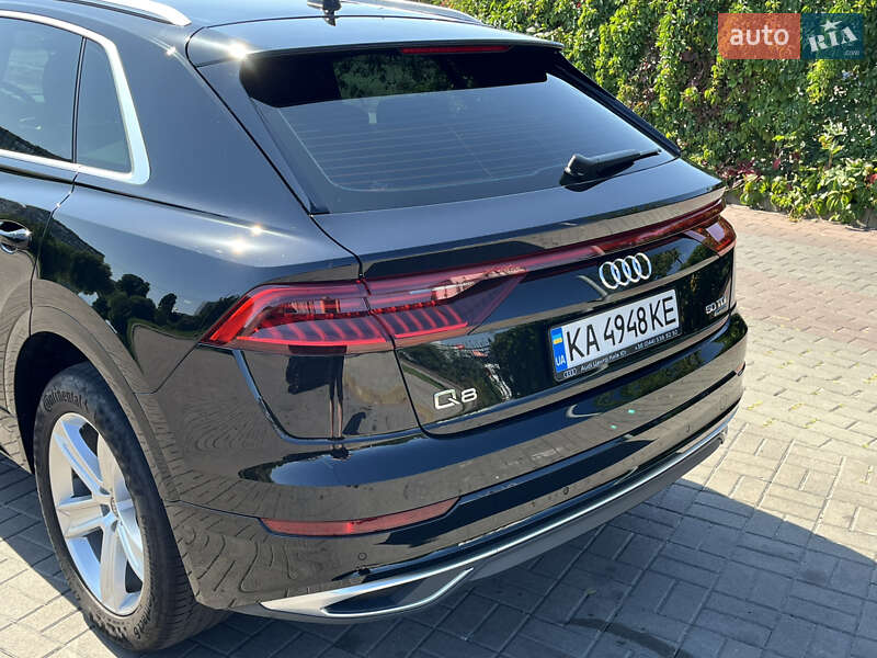 Внедорожник / Кроссовер Audi Q8 2021 в Киеве