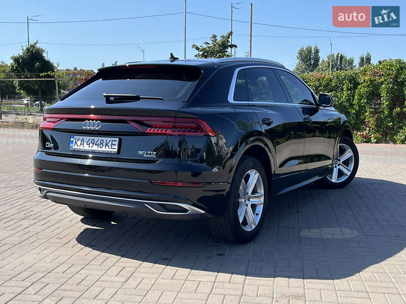 Внедорожник / Кроссовер Audi Q8 2021 в Киеве