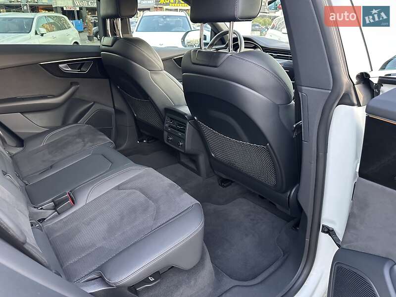 Внедорожник / Кроссовер Audi Q8 2023 в Киеве