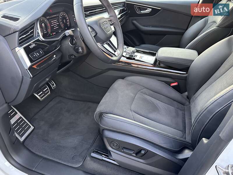 Внедорожник / Кроссовер Audi Q8 2023 в Киеве