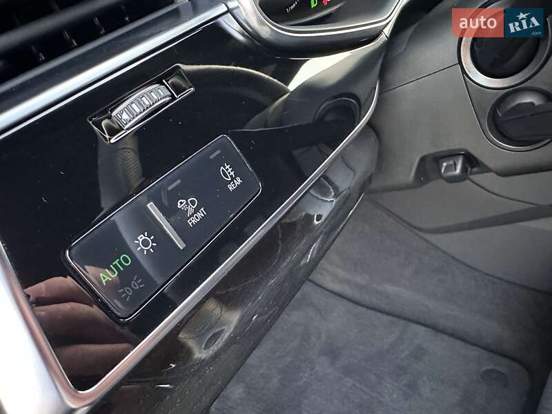 Внедорожник / Кроссовер Audi Q8 2023 в Киеве