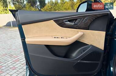 Внедорожник / Кроссовер Audi Q8 2021 в 