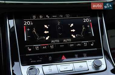 Внедорожник / Кроссовер Audi Q8 2021 в 