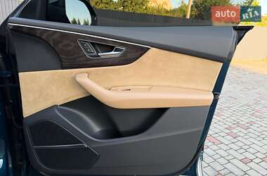 Внедорожник / Кроссовер Audi Q8 2021 в 