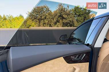 Внедорожник / Кроссовер Audi Q8 2021 в 
