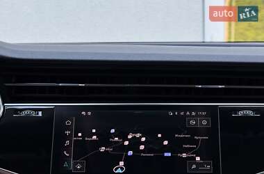 Внедорожник / Кроссовер Audi Q8 2021 в 