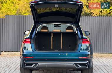 Внедорожник / Кроссовер Audi Q8 2021 в 