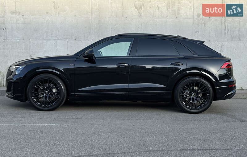 Внедорожник / Кроссовер Audi Q8 2025 в Киеве