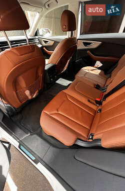 Внедорожник / Кроссовер Audi Q8 2020 в 